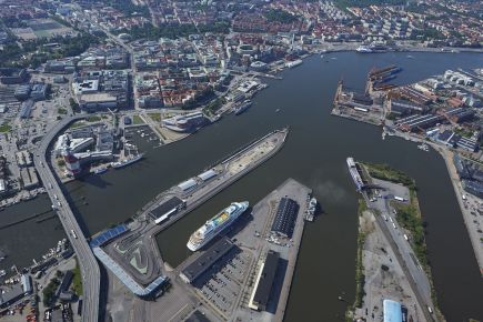 Ekologiczni zyskują więcej. Porty stawiają na statki napędzane LNG